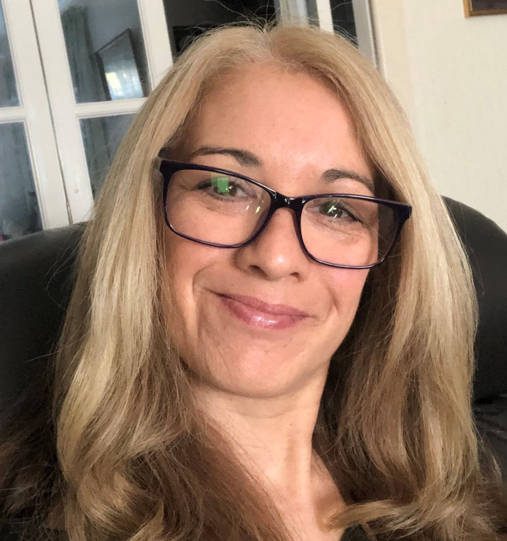 Natalie Gorman wearing glasses